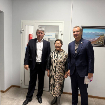 Визит высоких гостей на производство «Шэнэскин»